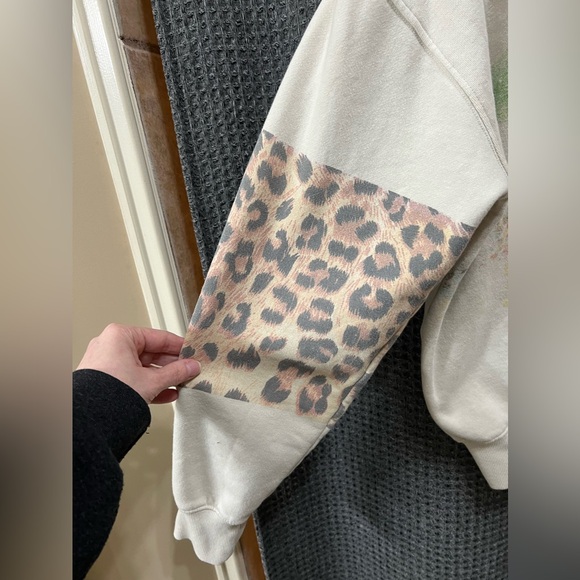 Buckle Modish Rebel In The Wild Mixed Cheetah Print Sweatshirt Size L - Picture 4 of 7